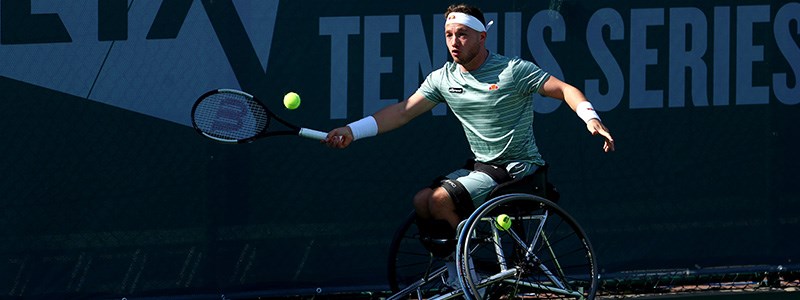 Alfie Hewett reaching for a forehand