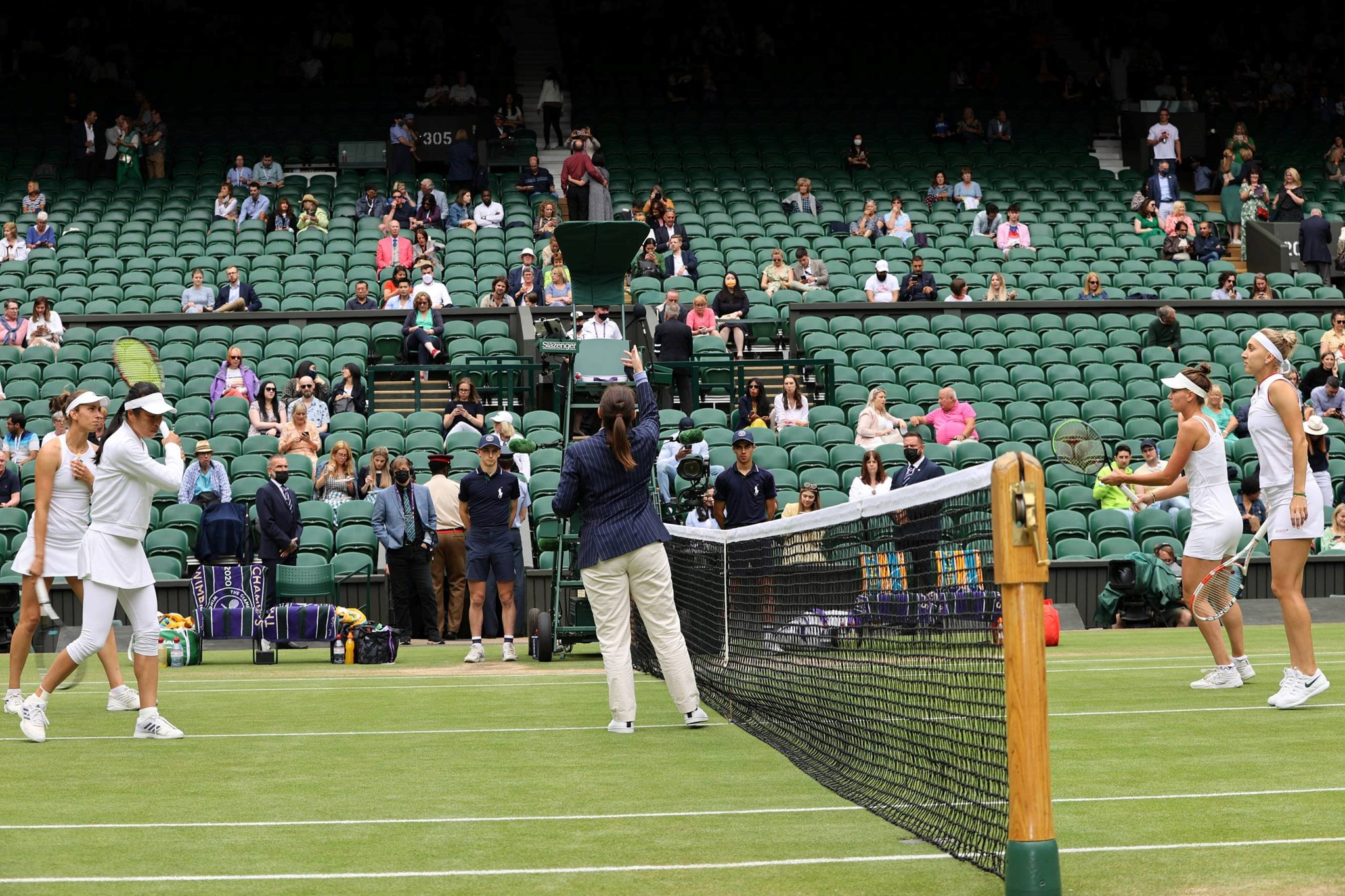 Kelly Thomson achieves Gold Badge Chair Umpire status | LTA