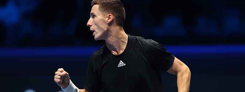 on court joe salisbury wearing black adidas top doing a fist pump