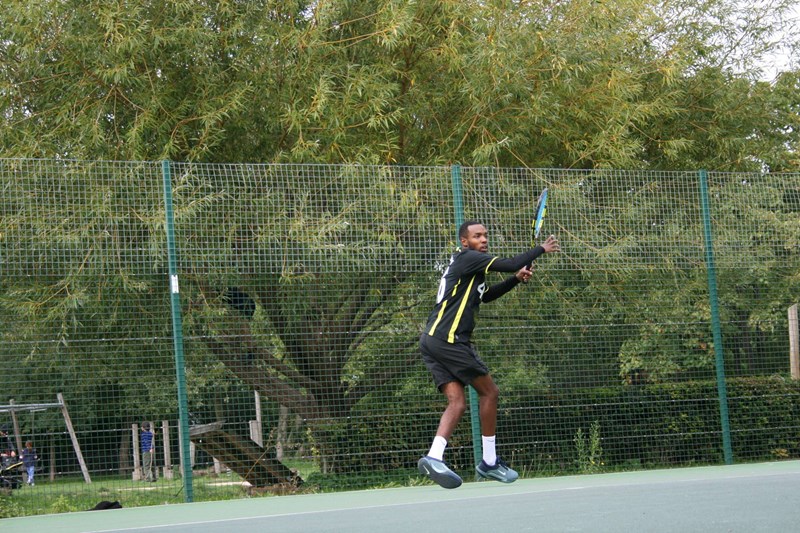 Coach Jaidyn Murray in action on court