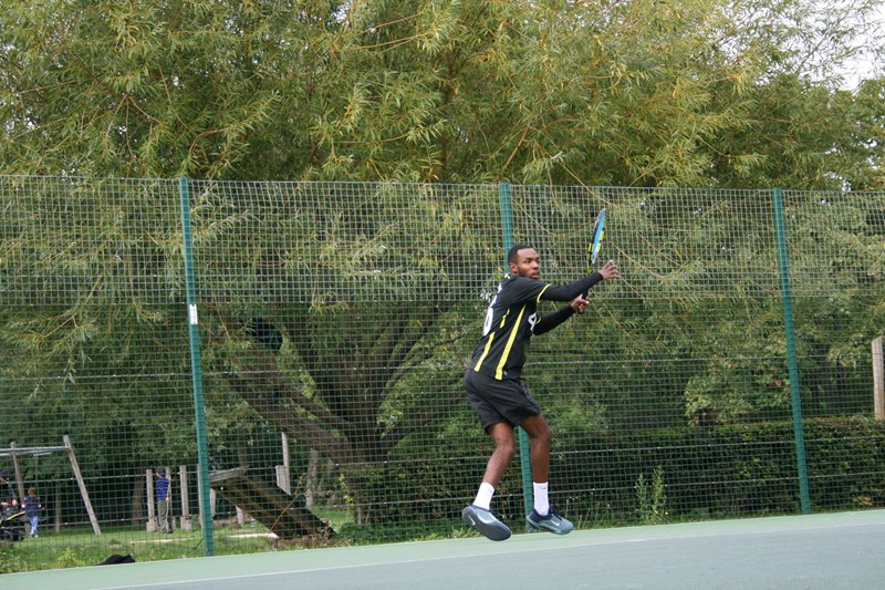 Coach Jaidyn Murray in action on court 