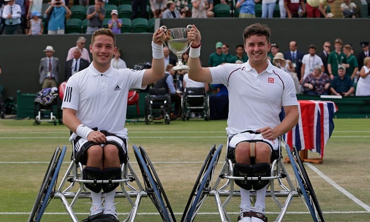 Hewett and Reid holding up their trophy at Wimbledon