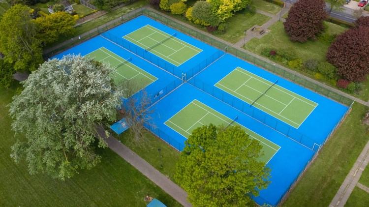 Aerial view of park tennis courts, illustrating the layout.